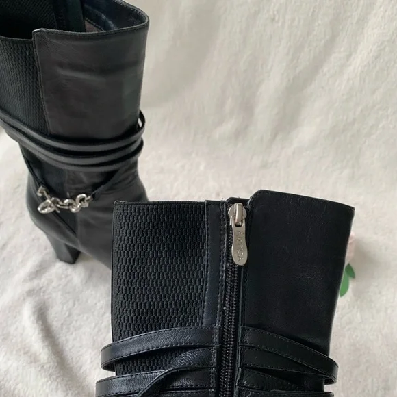 Arctica Exclusive Leather Waterproof Chained Heeled Boots - Picture 10 of 15